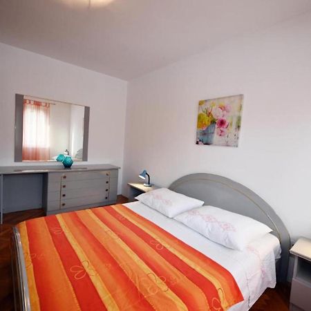 Apartments Mihovilovic - 50 M From Beach Slatine Exterior foto