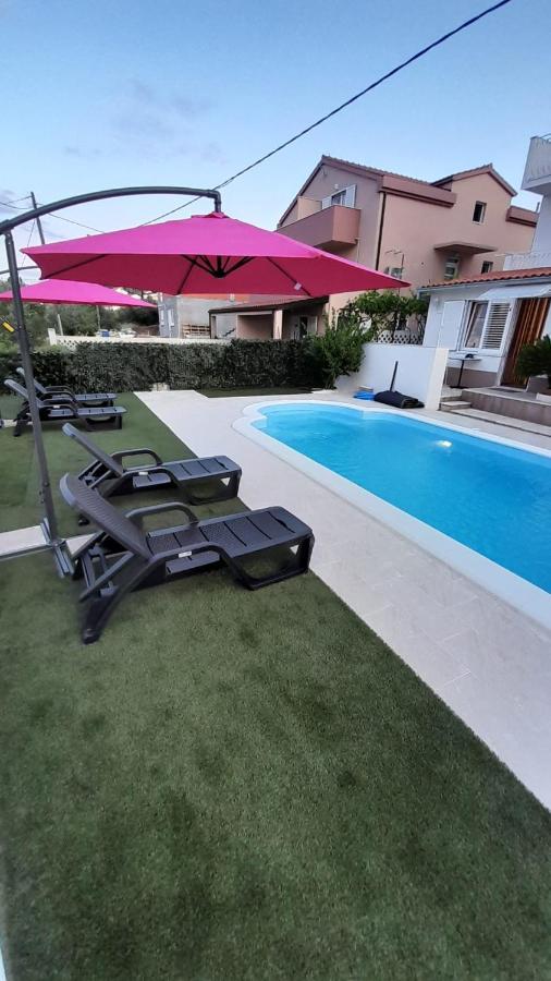 Apartments Mihovilovic - 50 M From Beach Slatine Exterior foto