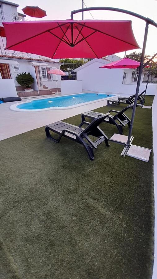 Apartments Mihovilovic - 50 M From Beach Slatine Exterior foto