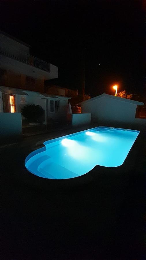 Apartments Mihovilovic - 50 M From Beach Slatine Exterior foto