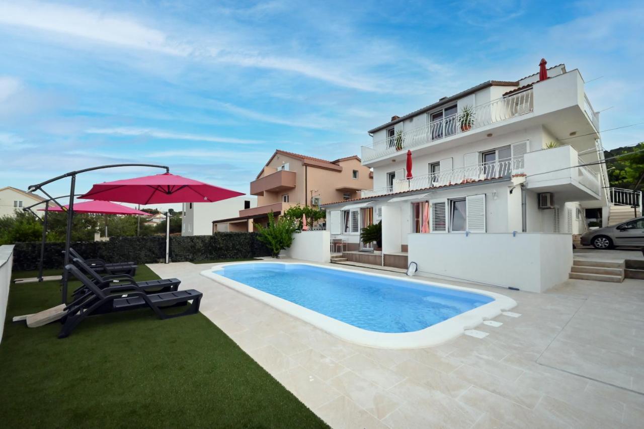 Apartments Mihovilovic - 50 M From Beach Slatine Exterior foto