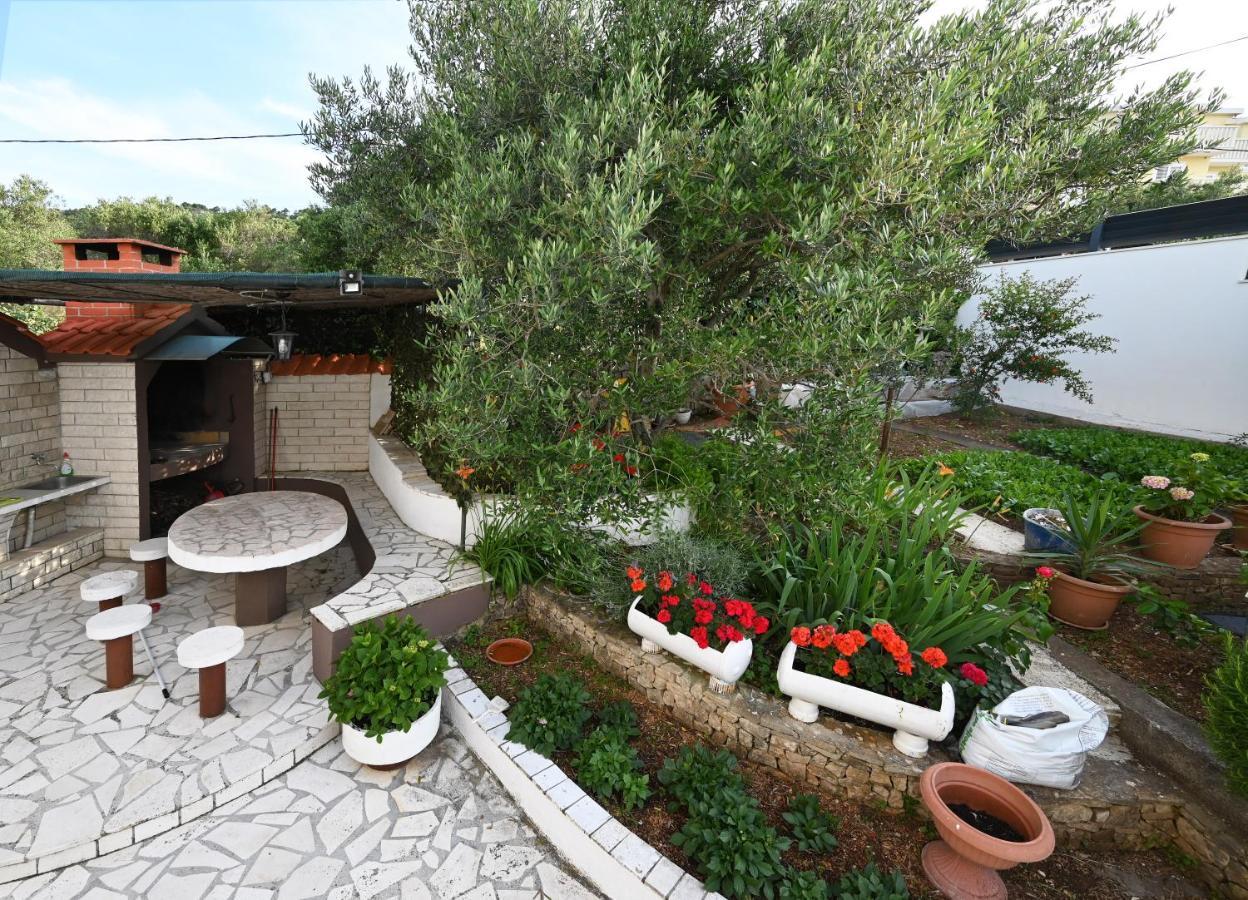 Apartments Mihovilovic - 50 M From Beach Slatine Exterior foto