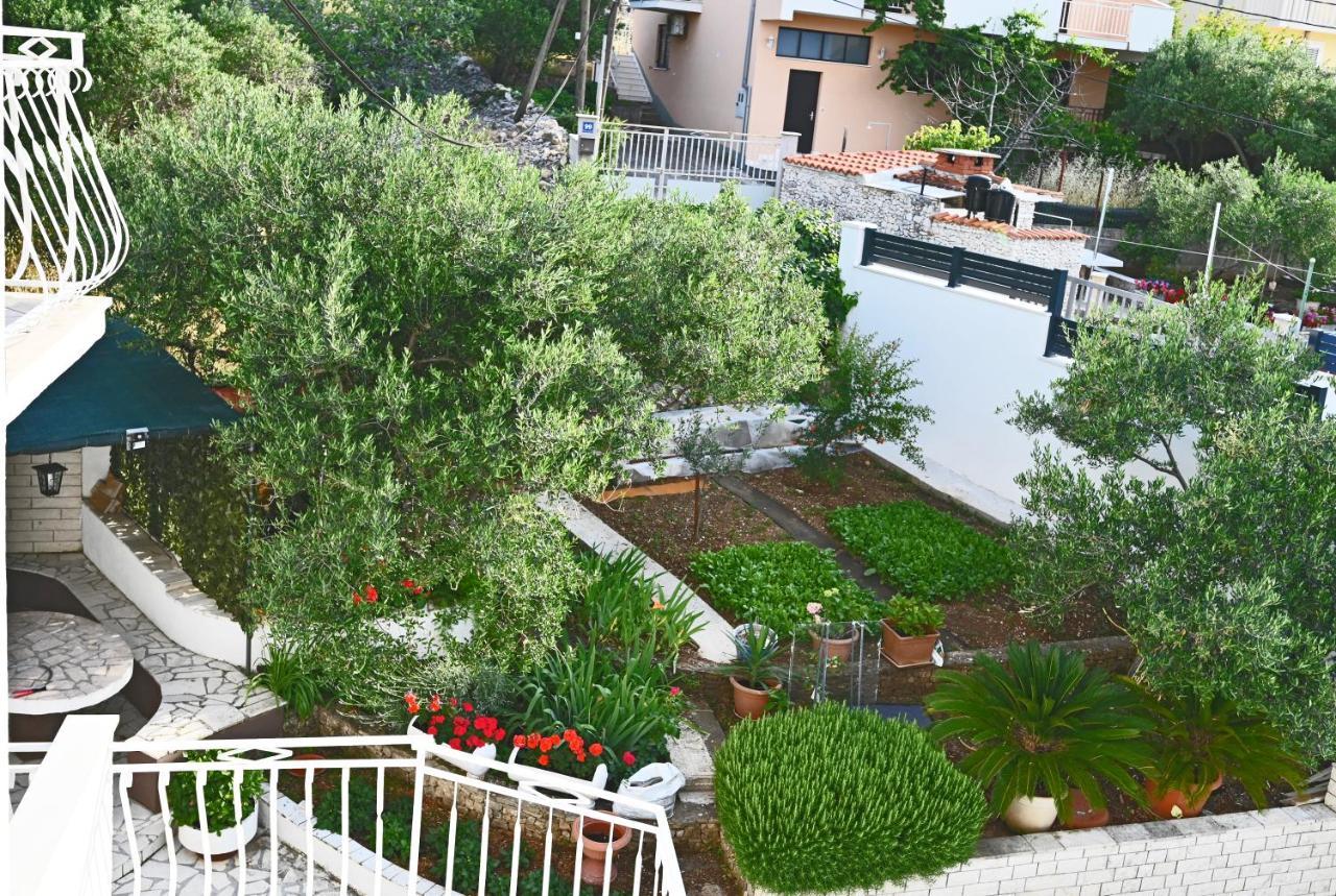 Apartments Mihovilovic - 50 M From Beach Slatine Exterior foto