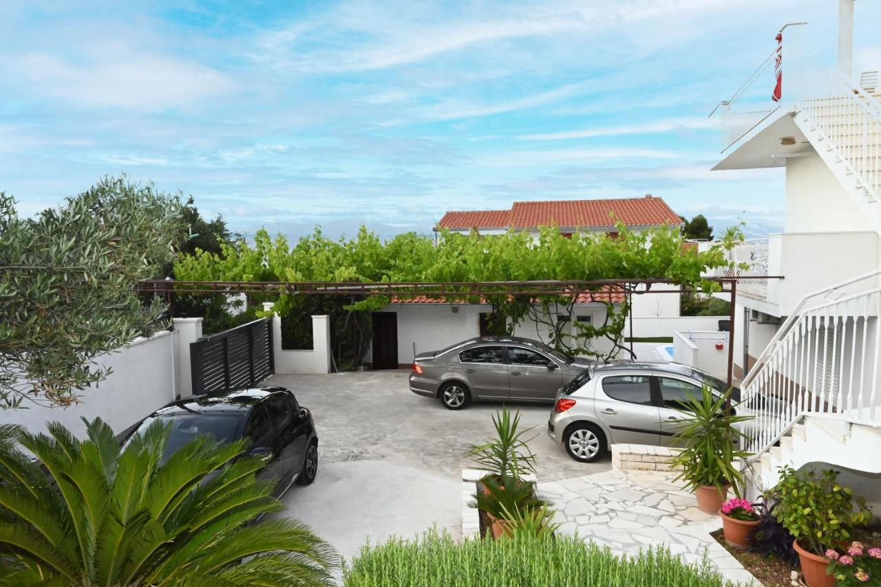 Apartments Mihovilovic - 50 M From Beach Slatine Exterior foto