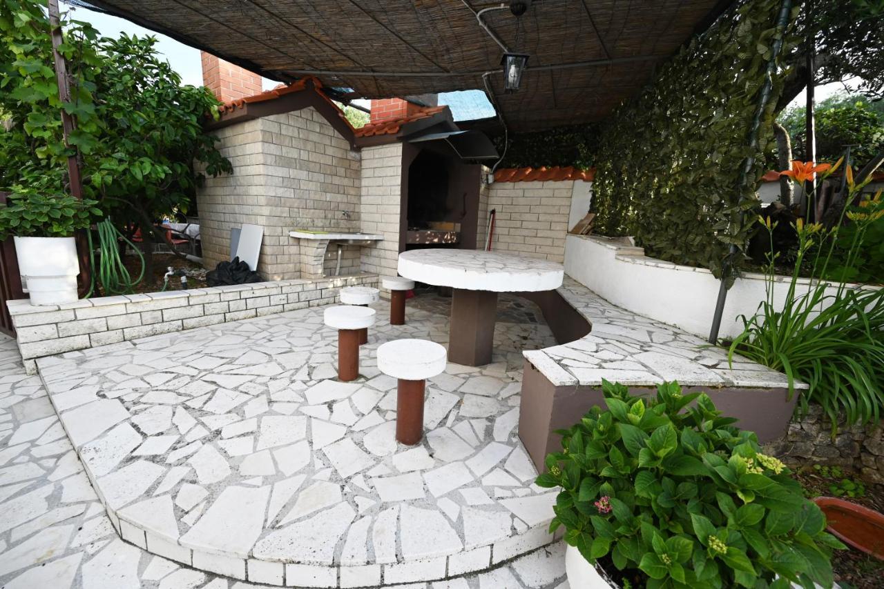 Apartments Mihovilovic - 50 M From Beach Slatine Exterior foto
