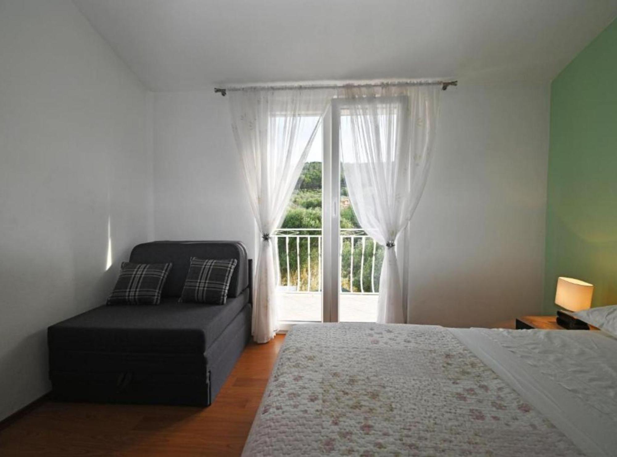 Apartments Mihovilovic - 50 M From Beach Slatine Exterior foto