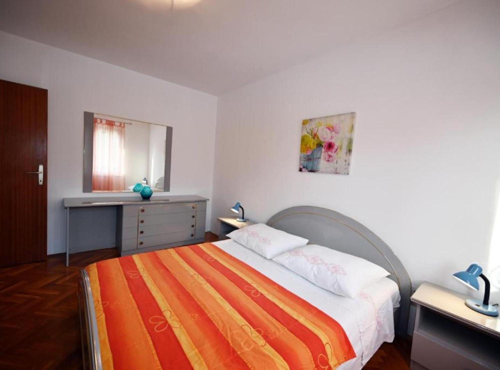 Apartments Mihovilovic - 50 M From Beach Slatine Exterior foto