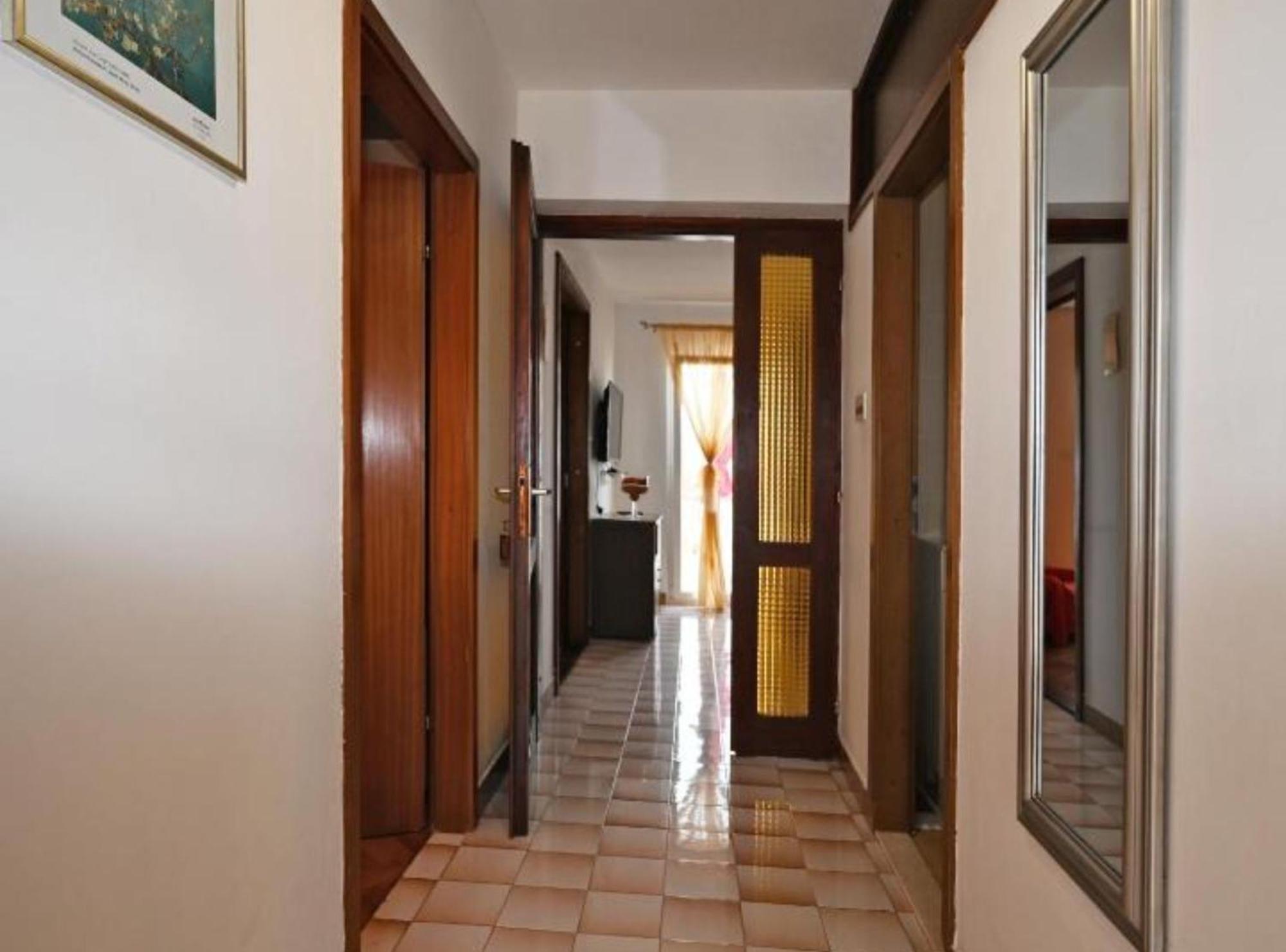 Apartments Mihovilovic - 50 M From Beach Slatine Exterior foto