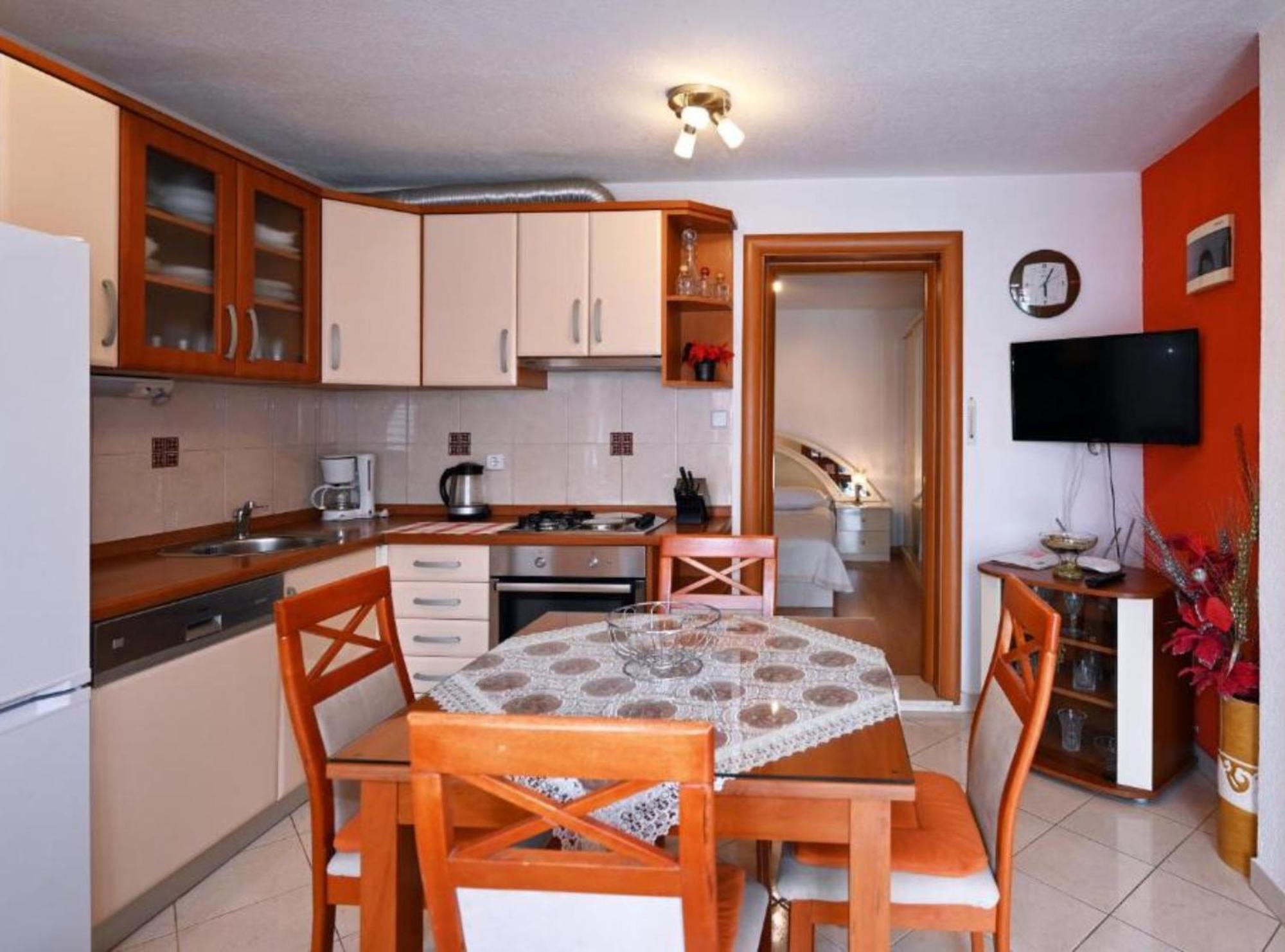 Apartments Mihovilovic - 50 M From Beach Slatine Exterior foto