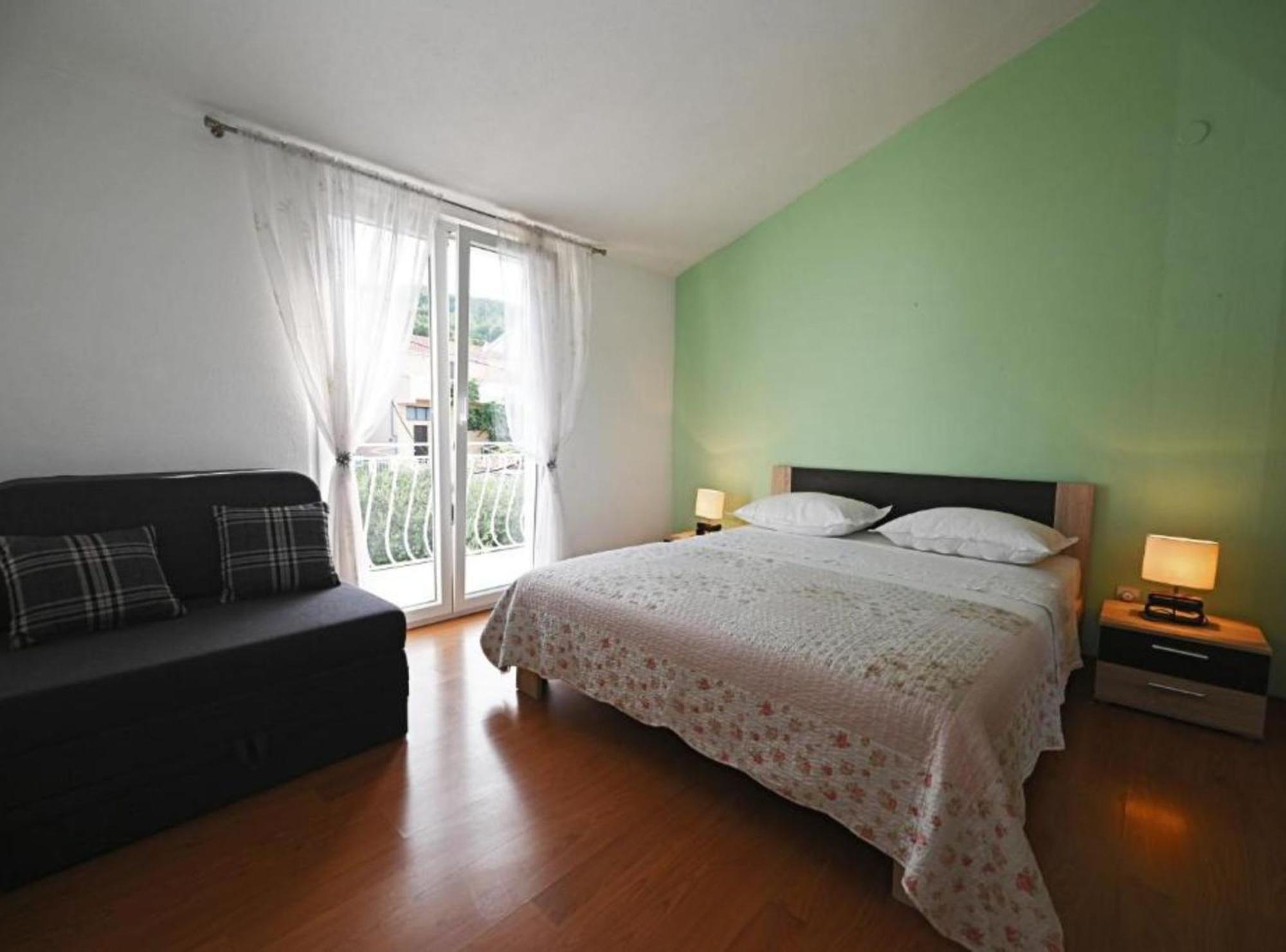 Apartments Mihovilovic - 50 M From Beach Slatine Exterior foto