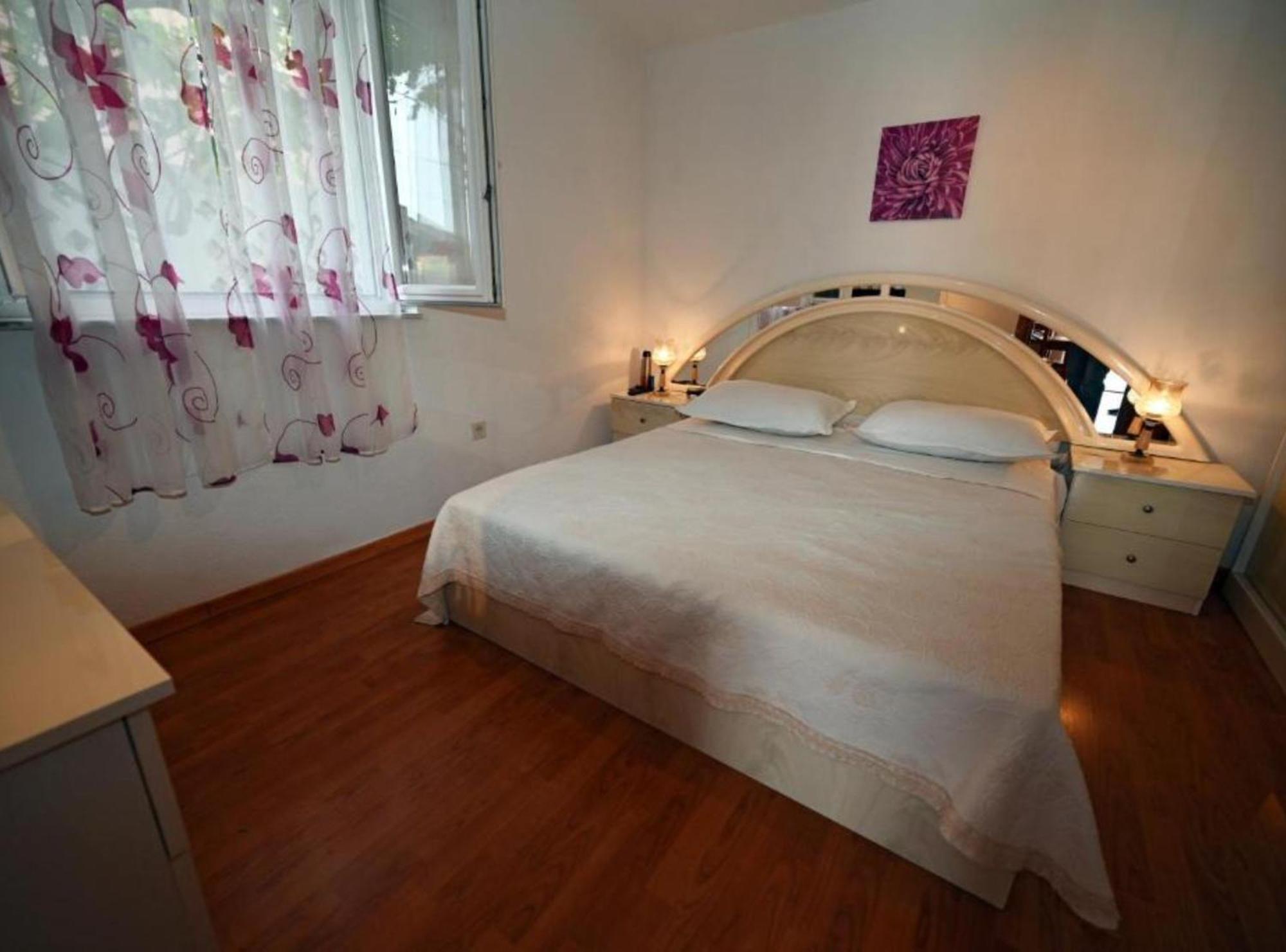 Apartments Mihovilovic - 50 M From Beach Slatine Exterior foto