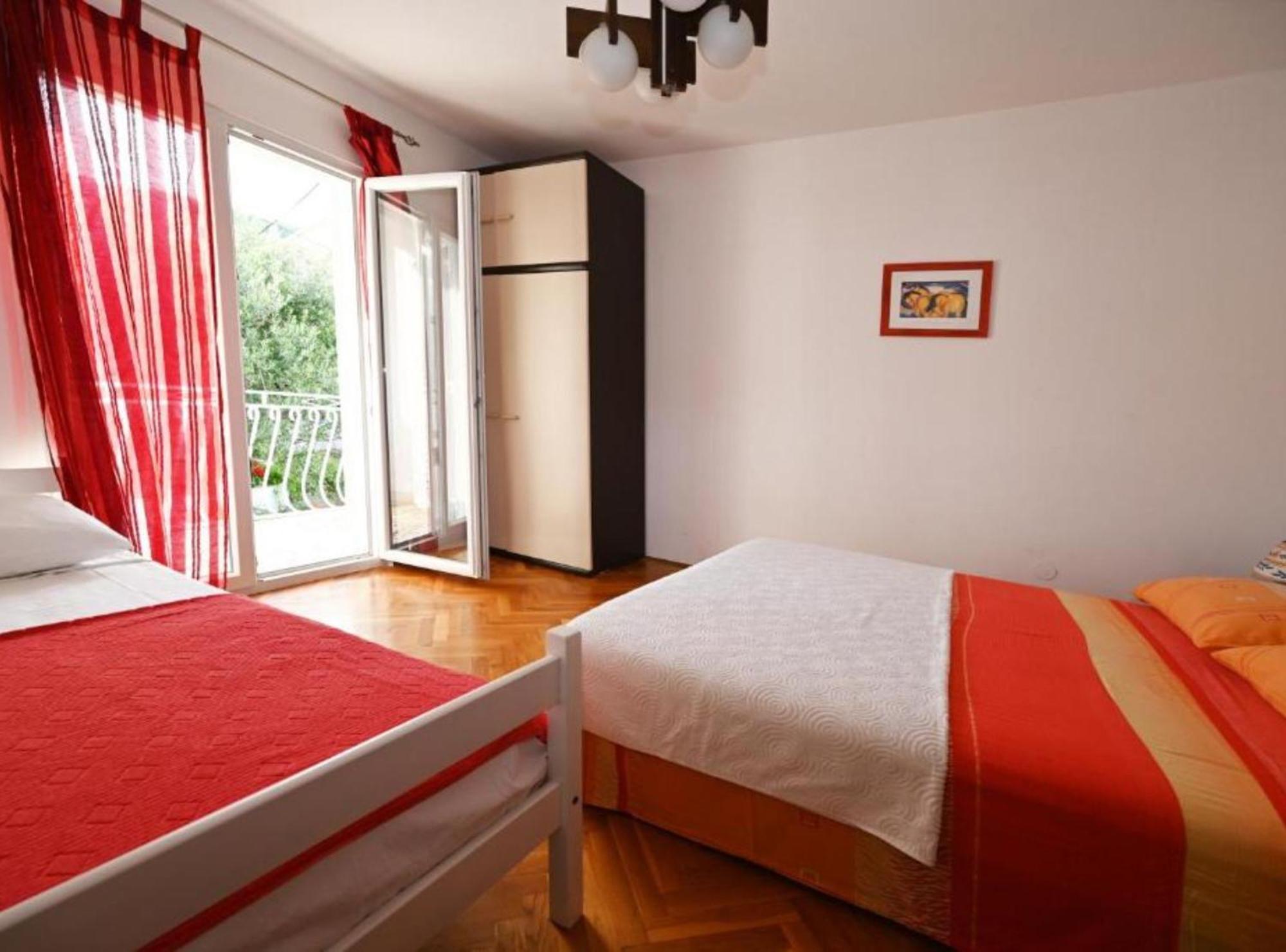 Apartments Mihovilovic - 50 M From Beach Slatine Exterior foto