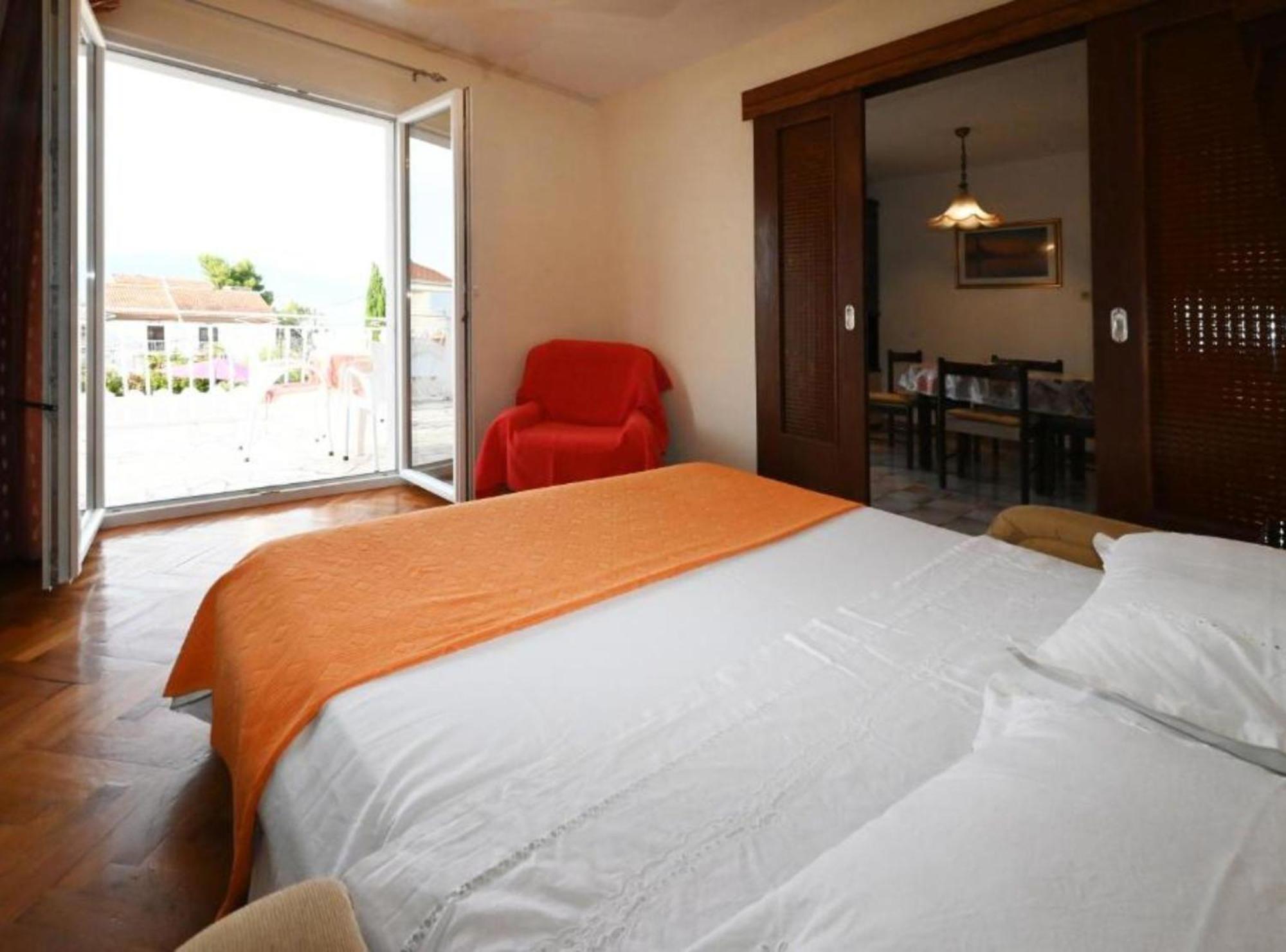 Apartments Mihovilovic - 50 M From Beach Slatine Exterior foto