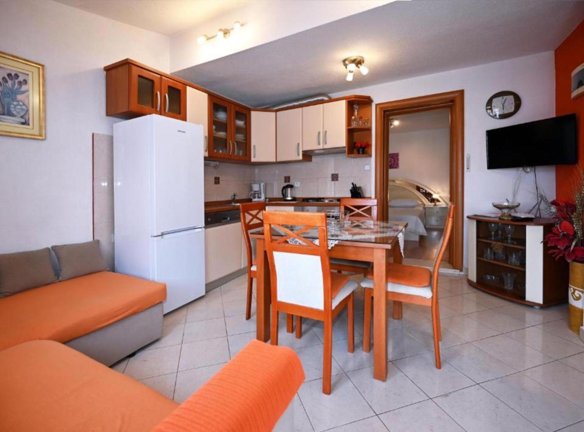 Apartments Mihovilovic - 50 M From Beach Slatine Quarto foto