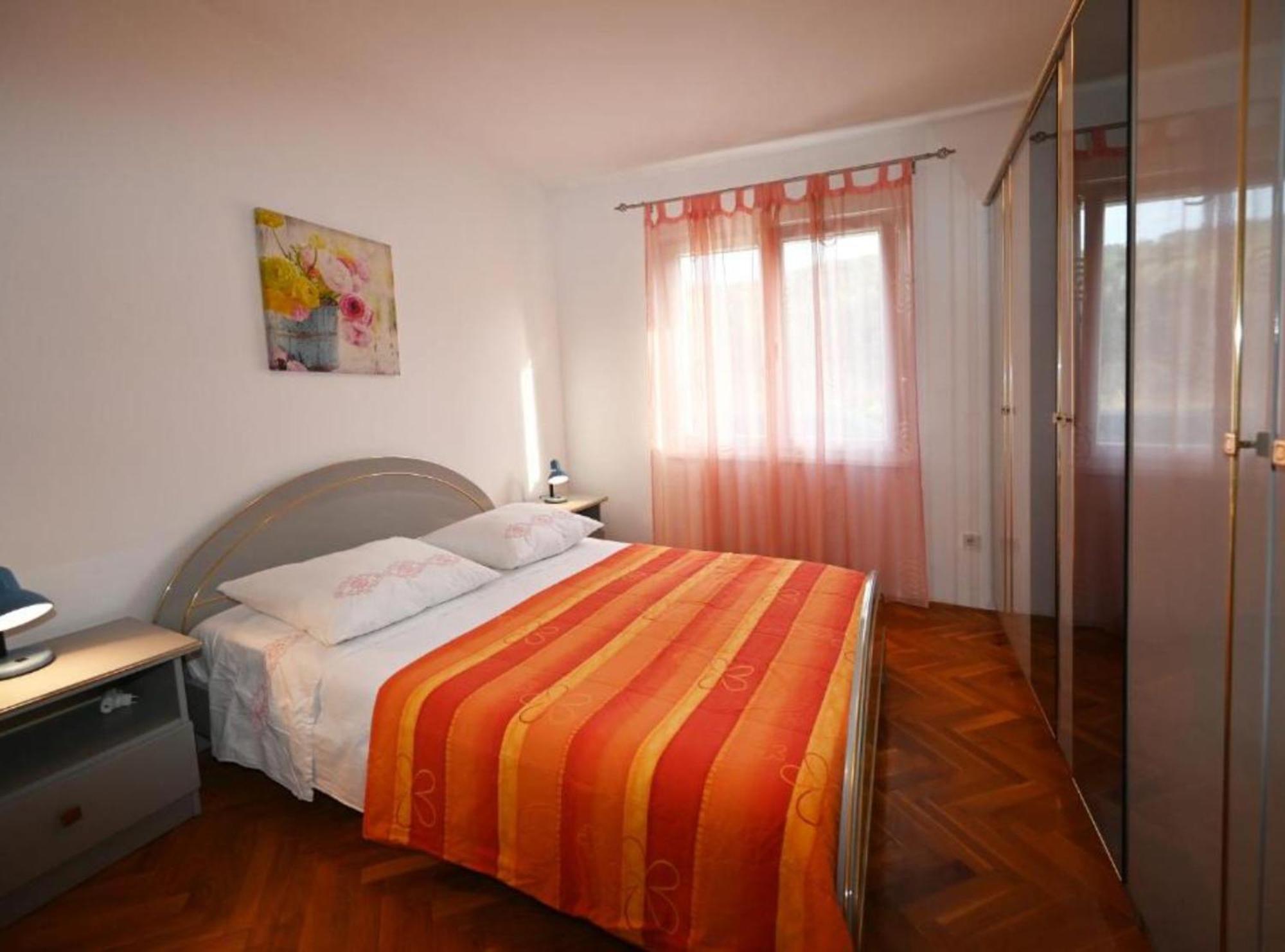 Apartments Mihovilovic - 50 M From Beach Slatine Quarto foto